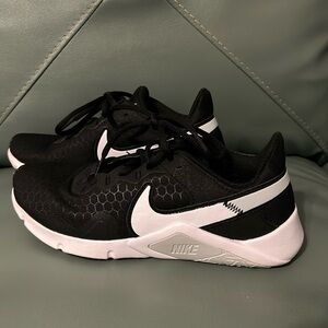Nike Legend Essential 2